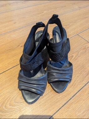 Women’s Black Open-Toe Slingback Sandals Rudsak